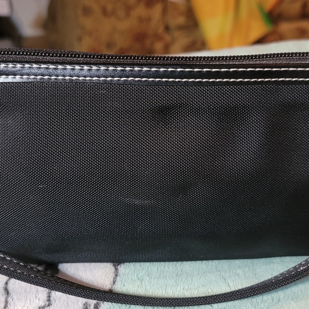 MAXX NEW YORK NEW BLACK WRISTLET/CLUTCH:9 x5 x1.5
